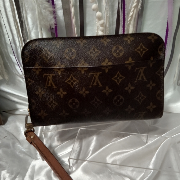 Louis Vuitton Brown Monogram Clutch - Picture 3 of 12